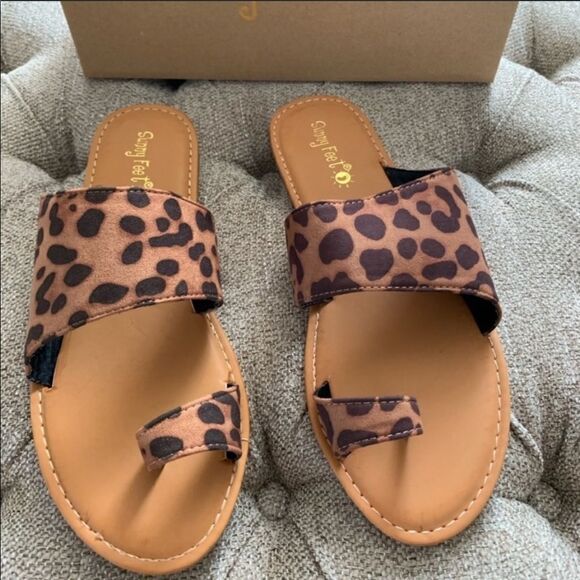 Leopard  Toe  Sandals - Picture 2 of 14